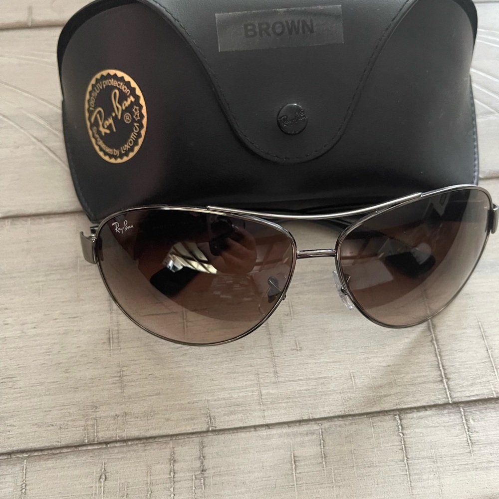 RB 3386 oversized aviators in brown gradient lenses, gun metal frame.